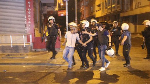 السلطات التركية تو قف العديد من المواطنين في إسطنبول