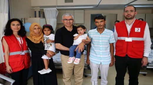 فريق طبي تركي يجري جراحة قلب ناجحة لطفلة سورية