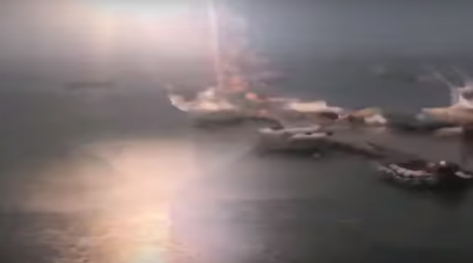 بالفيديو: صاعقة تضرب قاربا وتحرقه