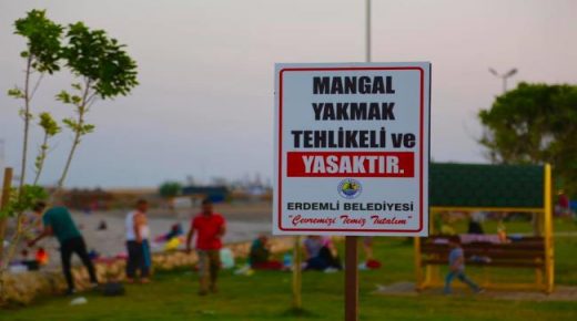 بلدية تركية تحظر النرجيلة وحفلات الشواء في الأماكن العامة على شاطئ البحر
