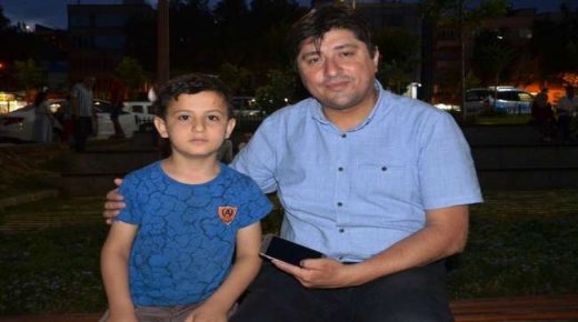 وسائل إعلام تركية تتناقل خبر الطفل السوري على نحو واسع (فيديو)