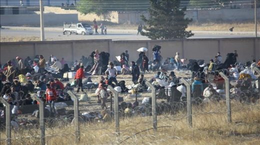 السوريين يصلون الحدود التركية