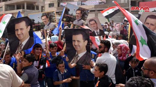 مسيرة مؤيدة للنظام السوري في مدينة الرستن في حمص