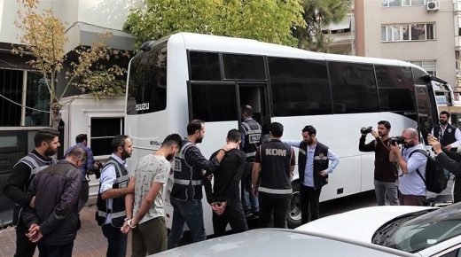 أدرنة… سائق حافلة يعثر على 3 مهاجرين متخفين داخل مخزن حافلته