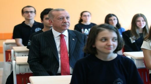 أردوغان على مقاعد الدراسة مع انطلاق العام الدراسي الجديد