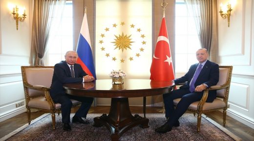بوتين يصل لأنقرة ويلتقي أردوغان قبيل القمة الثلاثية حول سوريا
