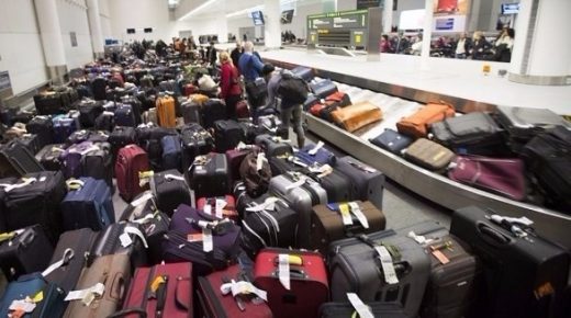 آلاف الحقائب تنتظر أصحابها في إحدى المطارات التركية