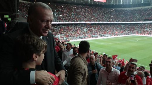 أردوغان في ملعب