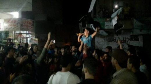 مظاهرة ليلية بريف درعا تضامنا مع إدلب ودير الزور وللمطالبة بالمعتقلين