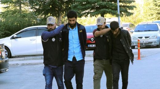تركيا..توقيف شابين سوريين بتهمة الانتماء إلى تنظيم الدولة
