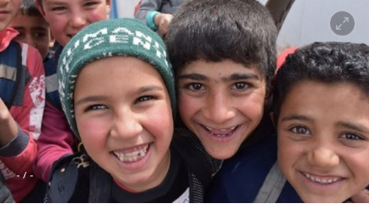 هيئة مساعدات تركية تضع ابتسامة على وجوه الأطفال في سوريا في يوم الطفل العالمي