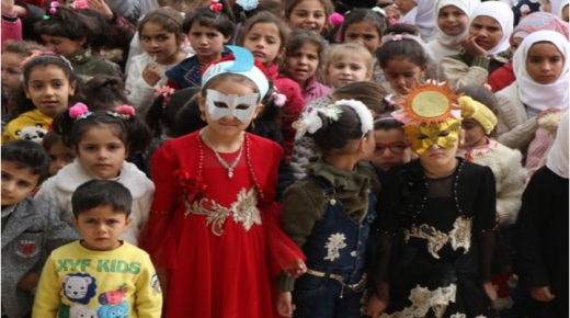 تركيا ترعى احتفالاً في مدرسة أيتام في إدلب لرفع معنويات الأطفال  