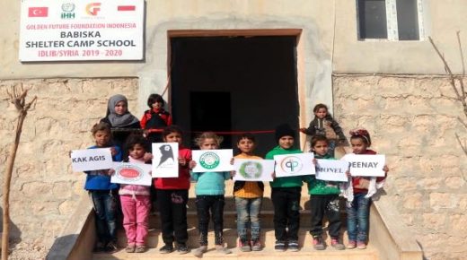 الإغاثة التركية تفتتح مدرسة جديدة في مخيم بابسقا للنازحين بريف إدلب