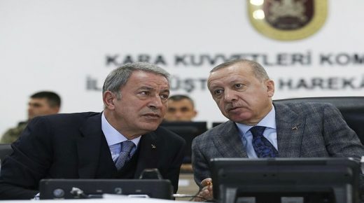 أردوغان على الحدود مع سوريا ويجتمع بغرفة عمليات “نبع السلام”
