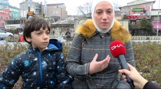 شاهد تقرير لقناة تركية مع السوريين : ماذا قال السورييون عن الشاب محمود اللذي أنقذ السيدة التركية