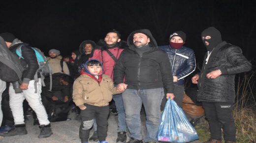 وصول أولى دفعات اللاجئين السوريين إلى السواحل اليونانية