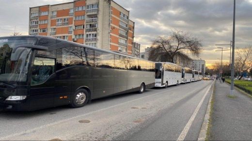 ولاية تركية تخصص حافلات لنقل المهاجرين إلى الحدود التركية