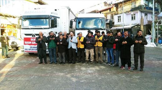مؤسسات تركية ترسل 3 شاحنات مساعدات إلى إدلب السورية