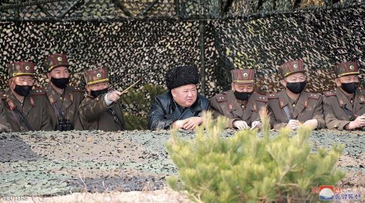 ظهر زعيم كوريا الشمالية في الصورة بدون قناع
