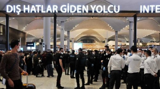 ما القصة؟ .. أكثر من ألف جزائري عالقون في مطار إسطنبول