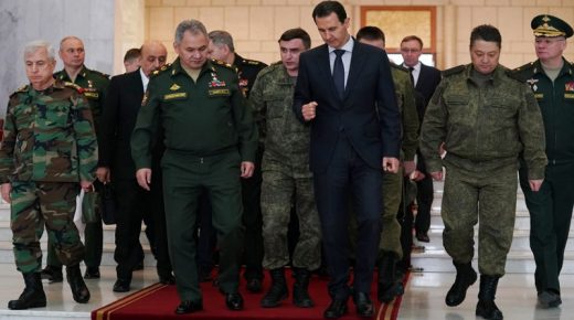 وزير الدفاع الروسي، سيرغي شويغو، ورئيس النظام السوري، بشار الأسد في دمشق- 23 من آذار 2020 (رئاسة الجمهورية السورية)