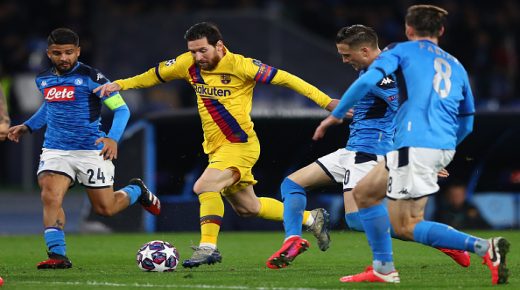 NAPLES, ITALY - FEBRUARY 25: Lionel Messi of Barcelona takes on Piotr Zielinski (R) and Lorenzo Insigne (L) of Napoli during the UEFA Champions League round of 16 first leg match between SSC Napoli and FC Barcelona at Stadio San Paolo on February 25, 2020 in Naples, Italy. (Photo by Michael Steele/Getty Images)