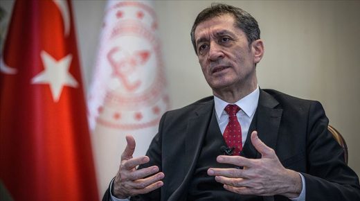 وزير التربية الوطنية التركية ضياء سلجوق