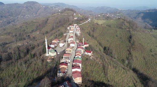 بالفيديو والصور: قرية تركية تتقاسمها ولايتان ولا يمكن تطبيق قرار إذن السفر فيها بأي شكل من الأشكال