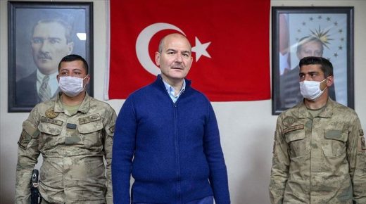 وزير تركي يعايد قوات بلاده بمنطقة “درع الفرات” في سوريا