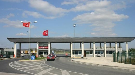السلطات التركية تعتـ .ـقل مدير معبر حدودي