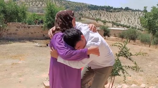صحفي ويوتيوبر سوري يلتقي بأمه بعد 6 سنوات