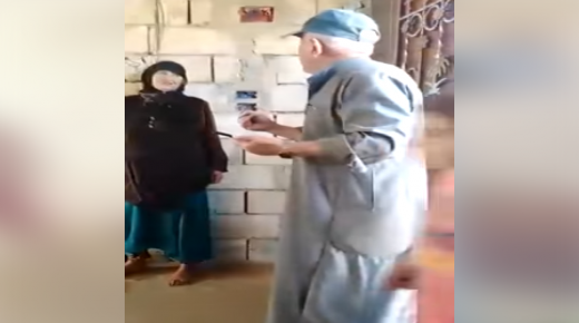 بالفيديو: صاحب منزل يطرد نازحين ويهددهم في إدلب