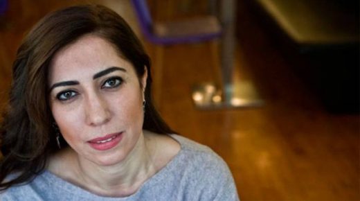 صحفية تركية تدافع عن السوريين وتطالب بإلغاء تصنيفهم ضمن (الحماية المؤقتة)