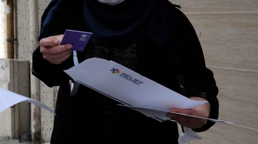 بطاقات مالية للسوريين.. منظمة الإغاثة الدولية تبدأ تنفيذ مشروع دعم مالي للسوريين في تركيا