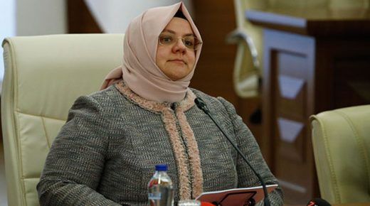وزيرة الأسرة والعمل التركية تعلن إضافة أدوية للسرطان والسكري إلى قائمة تعويضات المواطنين