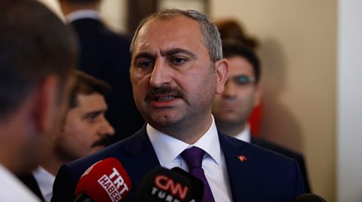 بيان من وزير العدل بخصوص استئناف عمل المحكمة في إزمير