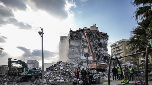السلطات التركية تحيل متعهدي بناء في إزمير للقضاء