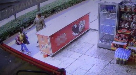 دعوى جنـ .ـائية بحق طفلة وذويها قامت بالبصق بوجه طالبة مدرسة