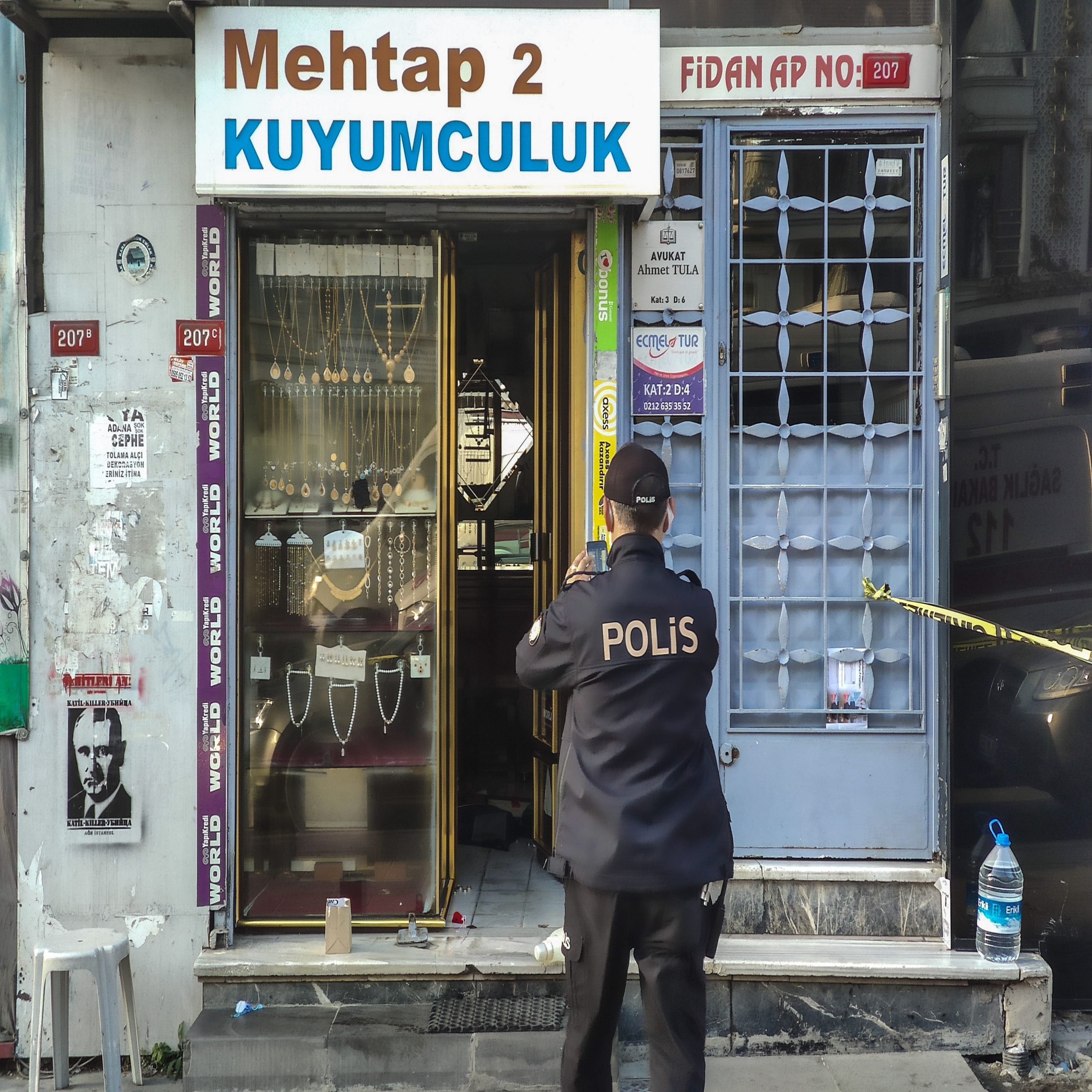 سرقة محل مصوغات تحت تهديد السلاح في إسطنبول