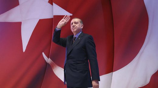 أردوغان والعلم التركي