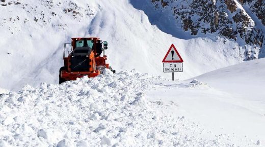 بالصور: الثلوج تصل إلى ارتفاع 2 متر في هذه الولاية التركية