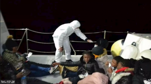إنقاذ 21 مهاجراً على متن قارب مطاطي قبالة سواحل إزمير