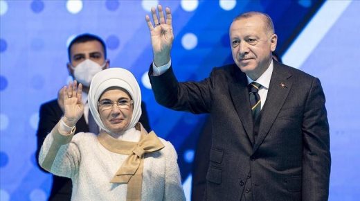أردوغان وزوجته أمينة