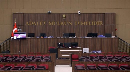 قاعة محكمة تركية