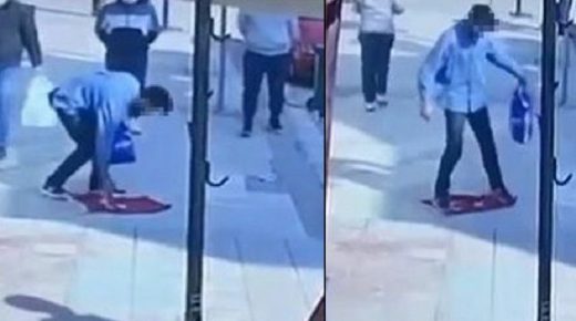 شاب سوري يضع العلم التركي على الأرض ويدعـ.ـ س عليه في ولاية بورصة وبيان من الوالي حول السبب!!(فيديو)