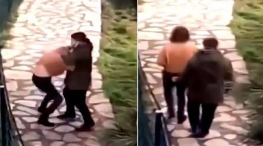 متحـ.ـ رش يهـ.ـ اجم فتاة ويضع السكـ.ـ ين على رقبتها وسط الحديقة في اسطنبول (فيديو)