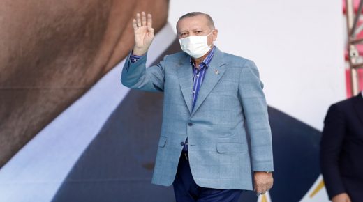 أردوغان يرتدي كمامة