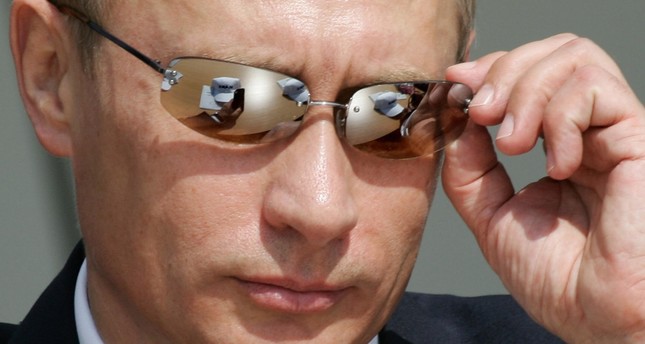 بايدن يفاجئ العالم بهديته لنظيره بوتين في أول لقاء بينهما (صور)