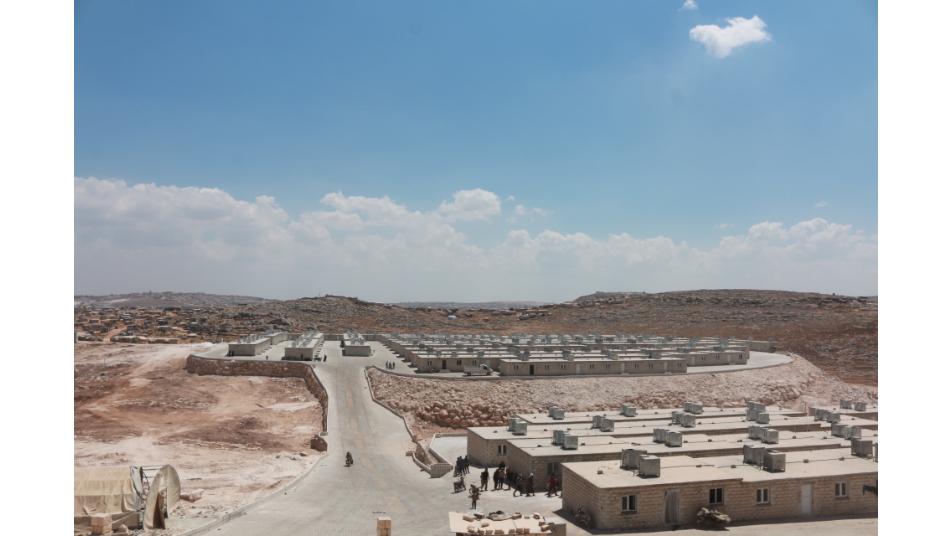 وكالة ""أورينت" تفتح ملف مشاريع تركيا السكنية في إدلب.. حلول مؤقتة للنازحين أم بديل دائم‏؟ (صور)
