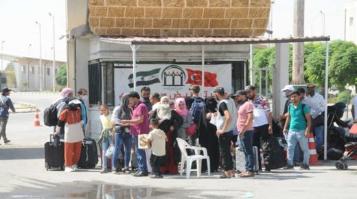 بدء عودة السوريين من إجازة العيد عبر معبر تل أبيض (صور)